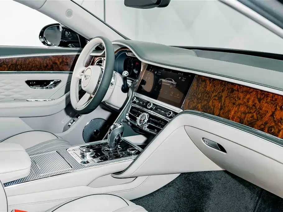Bentley Flying Spur PHEV — миниатюра 21