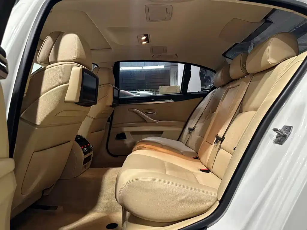 BMW 5 Series — миниатюра 6