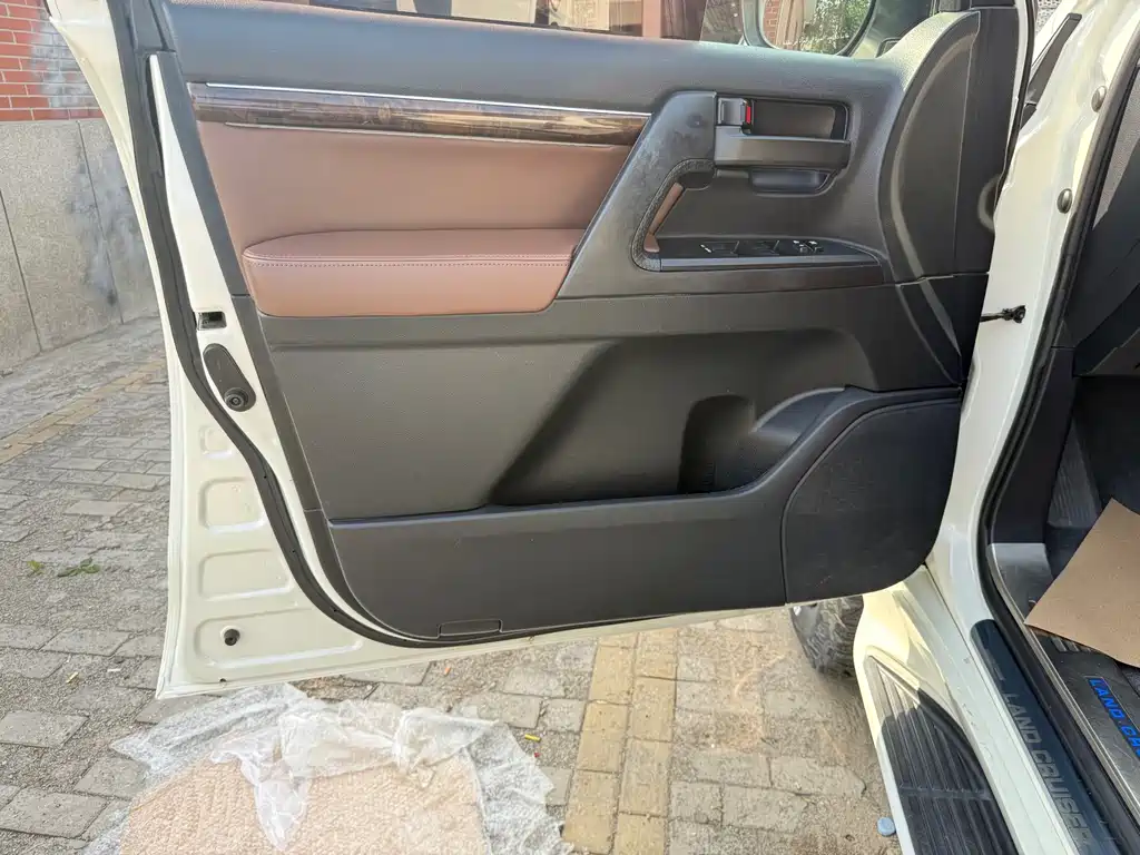 Toyota Land Cruiser — миниатюра 5