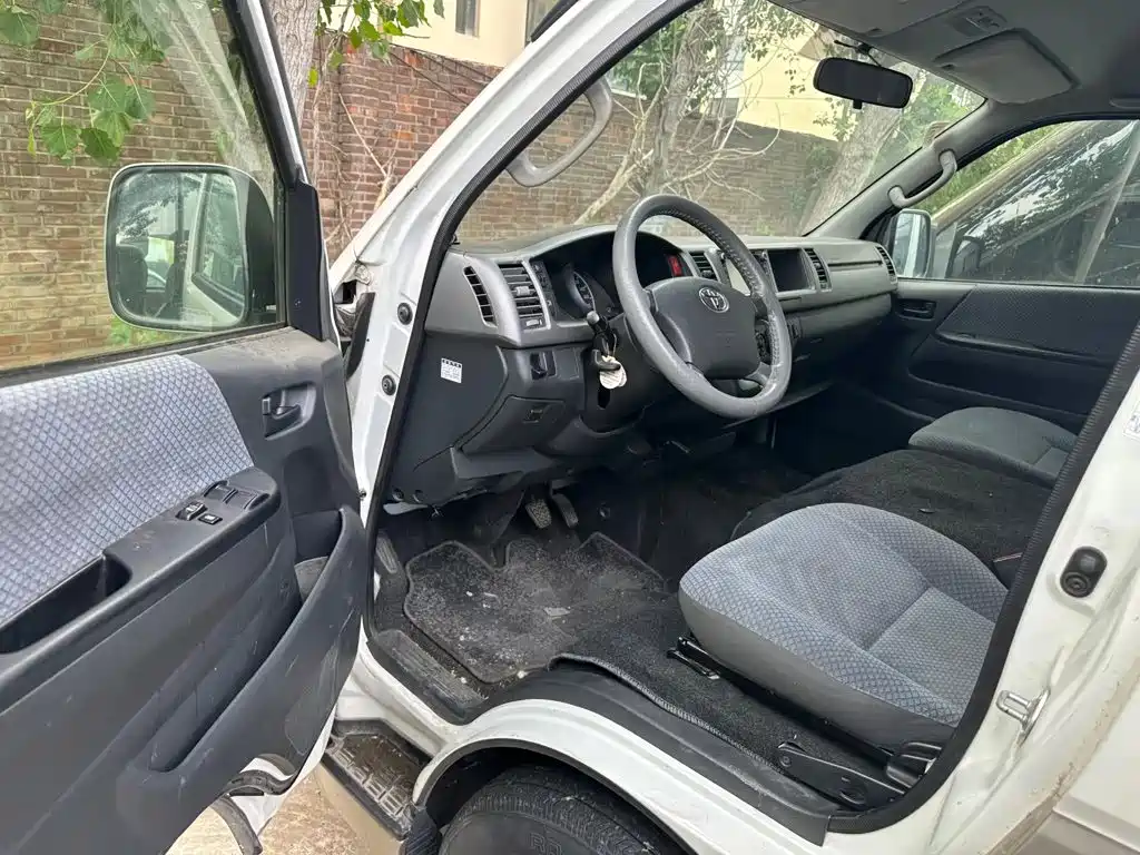 Toyota Hiace — миниатюра 4