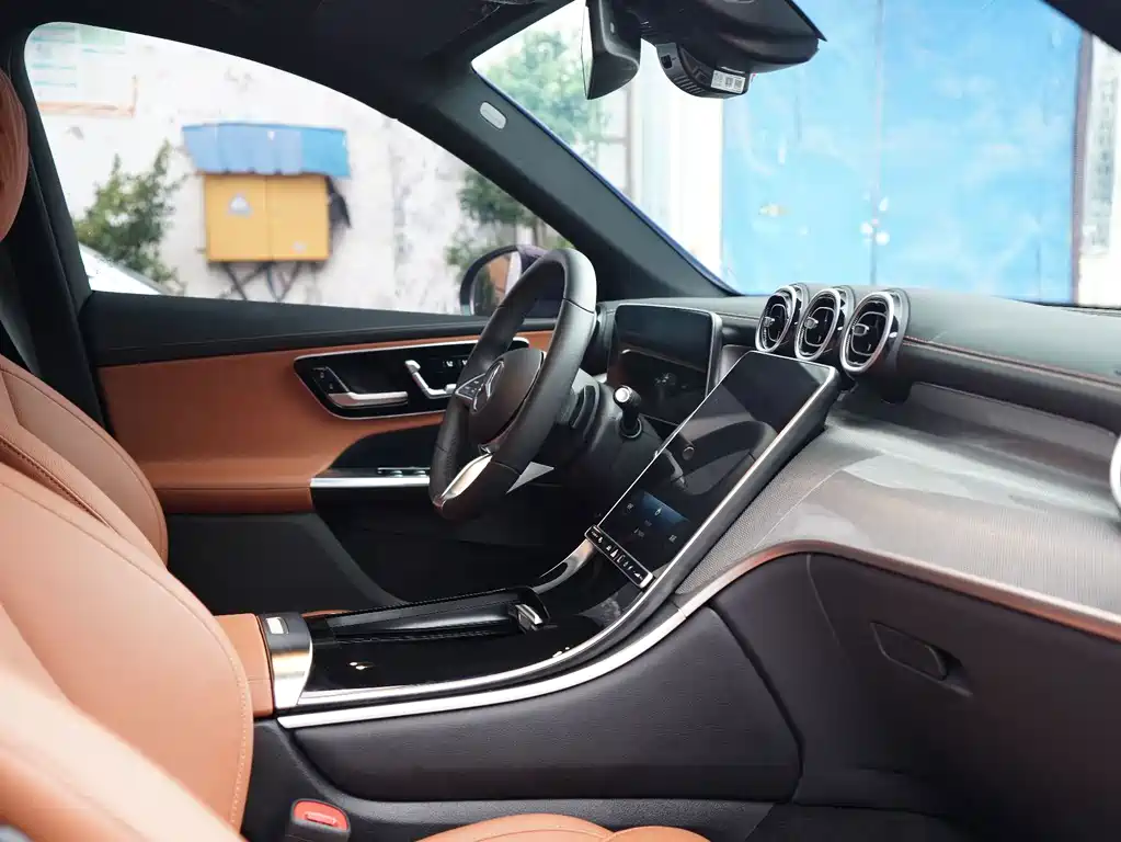 Mercedes-Benz GLC 2023 GLC 260 L 4MATIC 5 мест