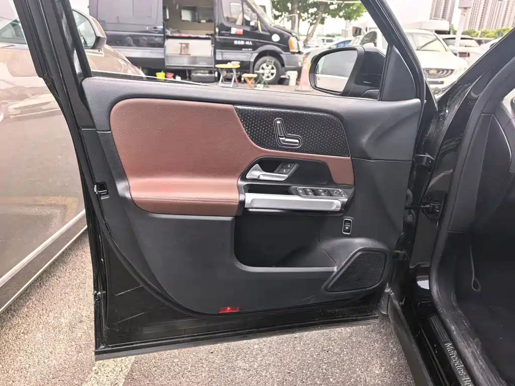 Mercedes-Benz GLB — миниатюра 8