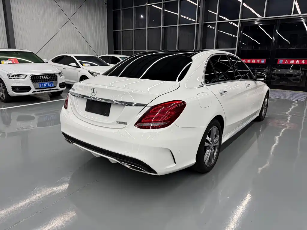 Mercedes-Benz C-Class — миниатюра 13