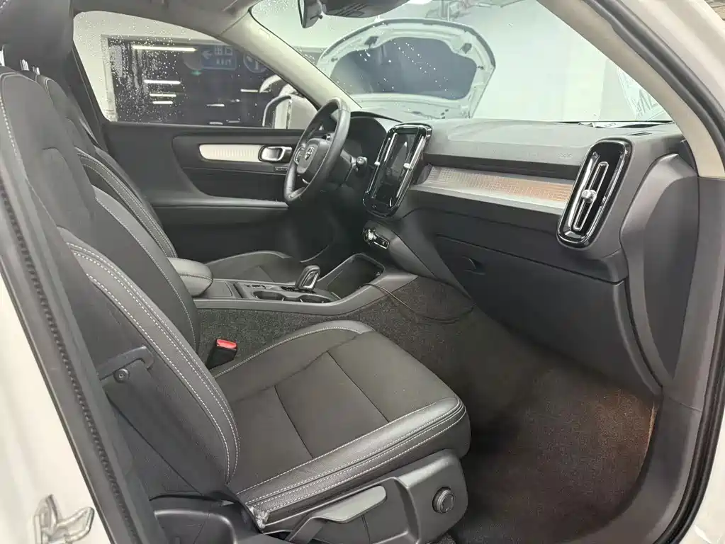Volvo XC40 — миниатюра 15