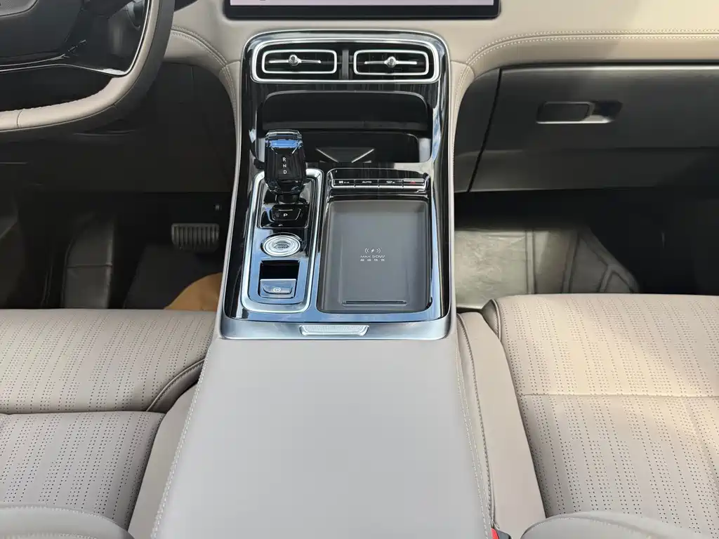 Geely Boyue L — миниатюра 13