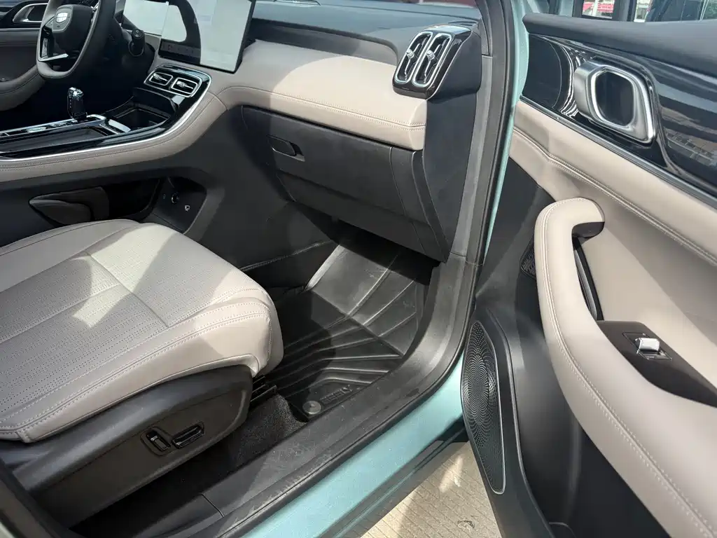 Geely Boyue L — миниатюра 16