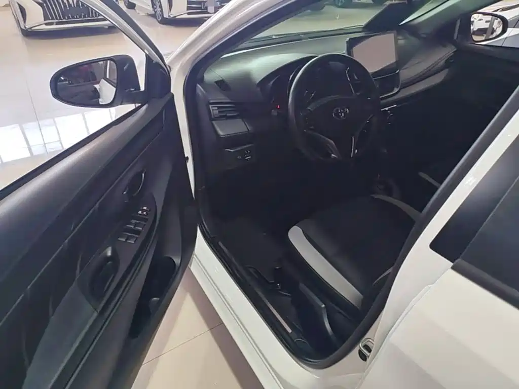 Toyota Yaris L — миниатюра 16
