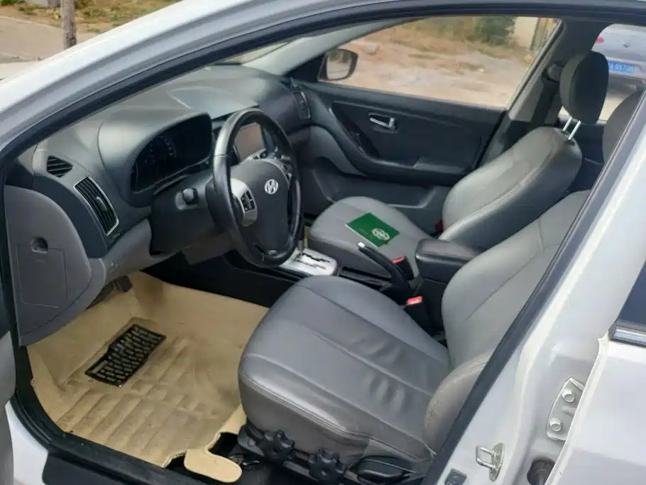 Hyundai Elantra — миниатюра 9