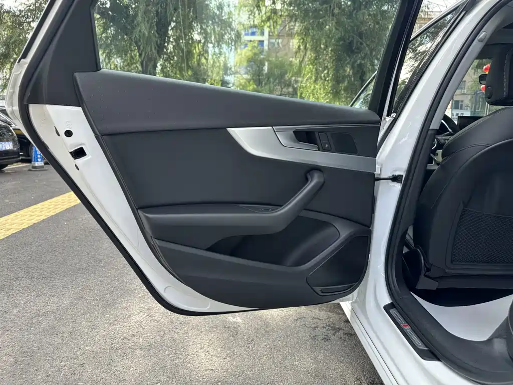 Audi A4L — миниатюра 14