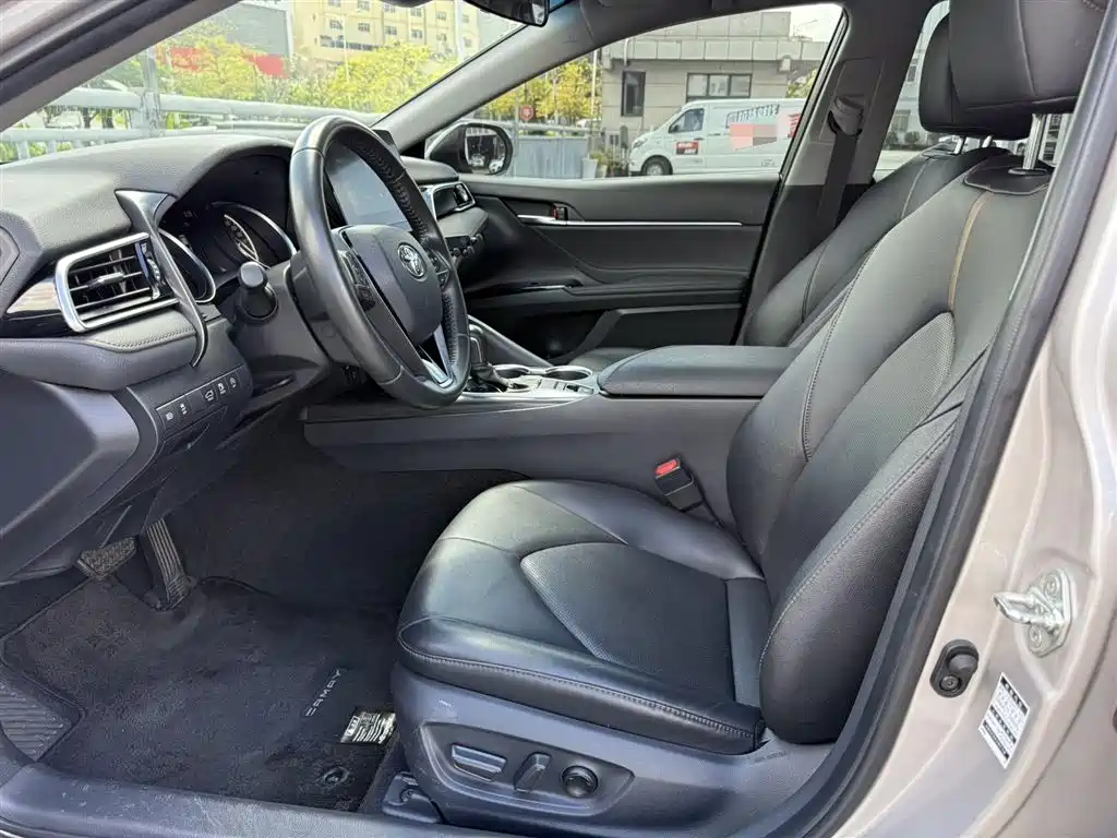 Toyota Camry 2021 2.0G Luxury