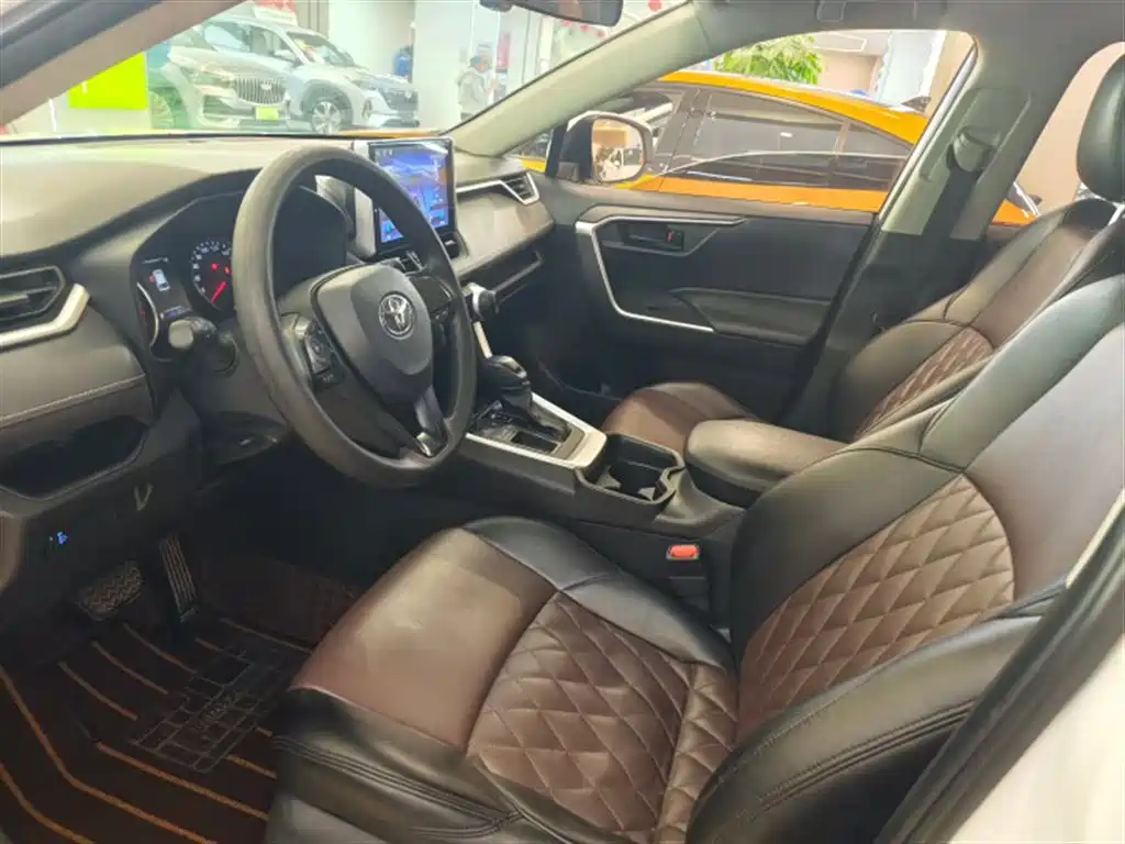 Toyota Wildlander Facelift 2.0L CVT 2WD Leading Edition, фото 5