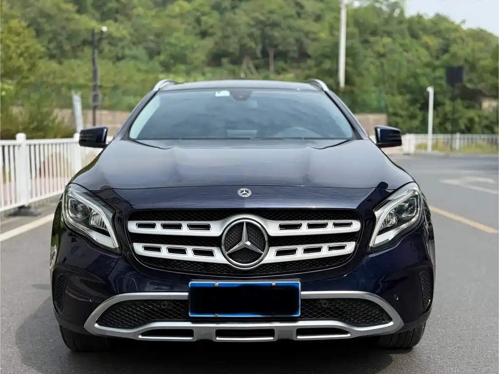 MERCEDES-BENZ  GLA