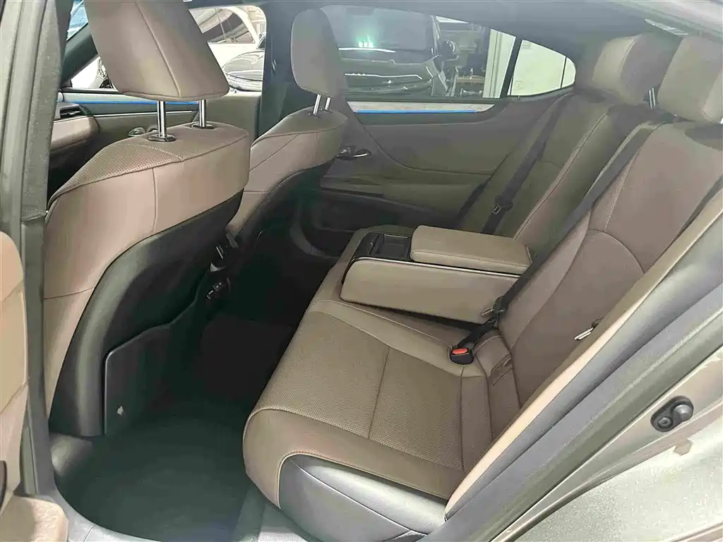 Lexus ES — миниатюра 14