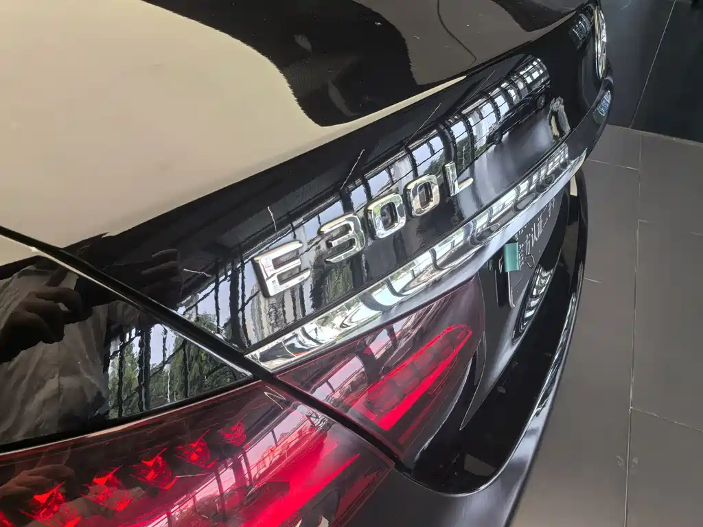 Mercedes-Benz E-Class — миниатюра 7