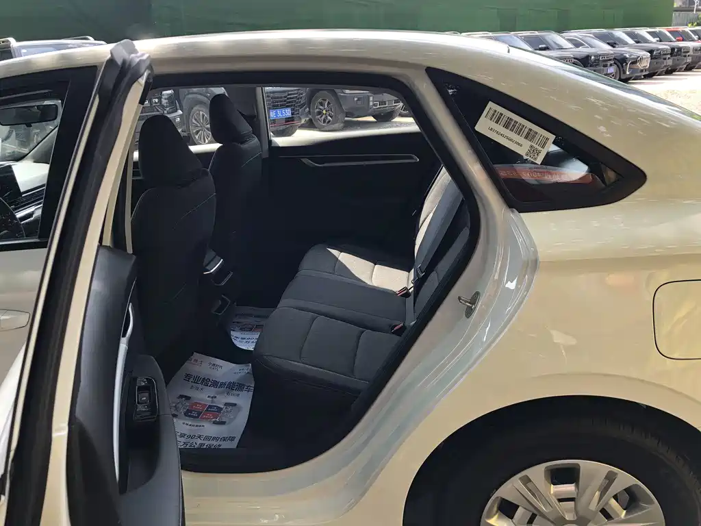 Geely Emgrand 2025 1.5L MT