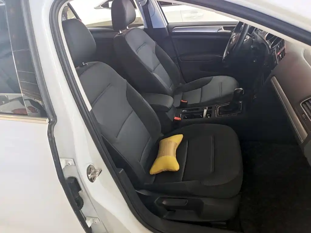 Volkswagen Golf — миниатюра 25