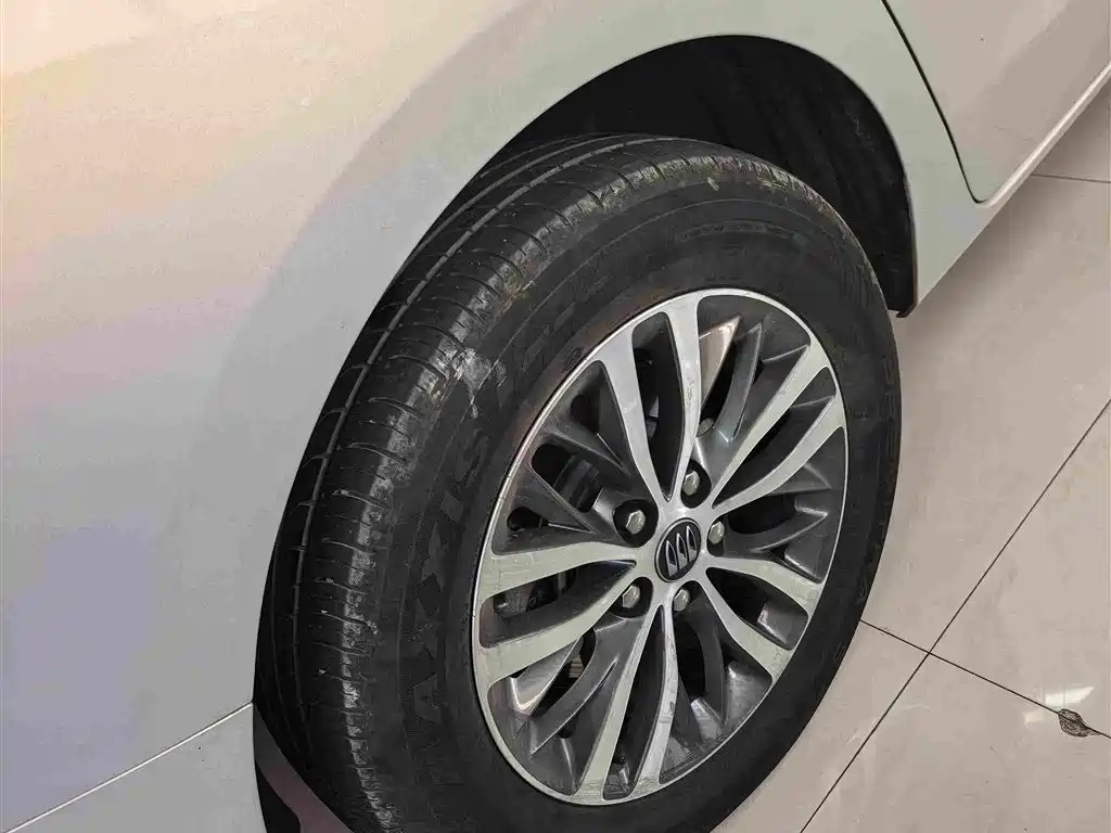 Buick GL8 — миниатюра 2