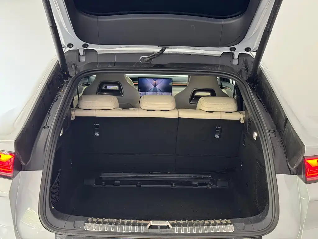 BYD L EV — миниатюра 8