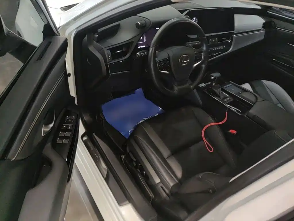 Lexus ES — миниатюра 16