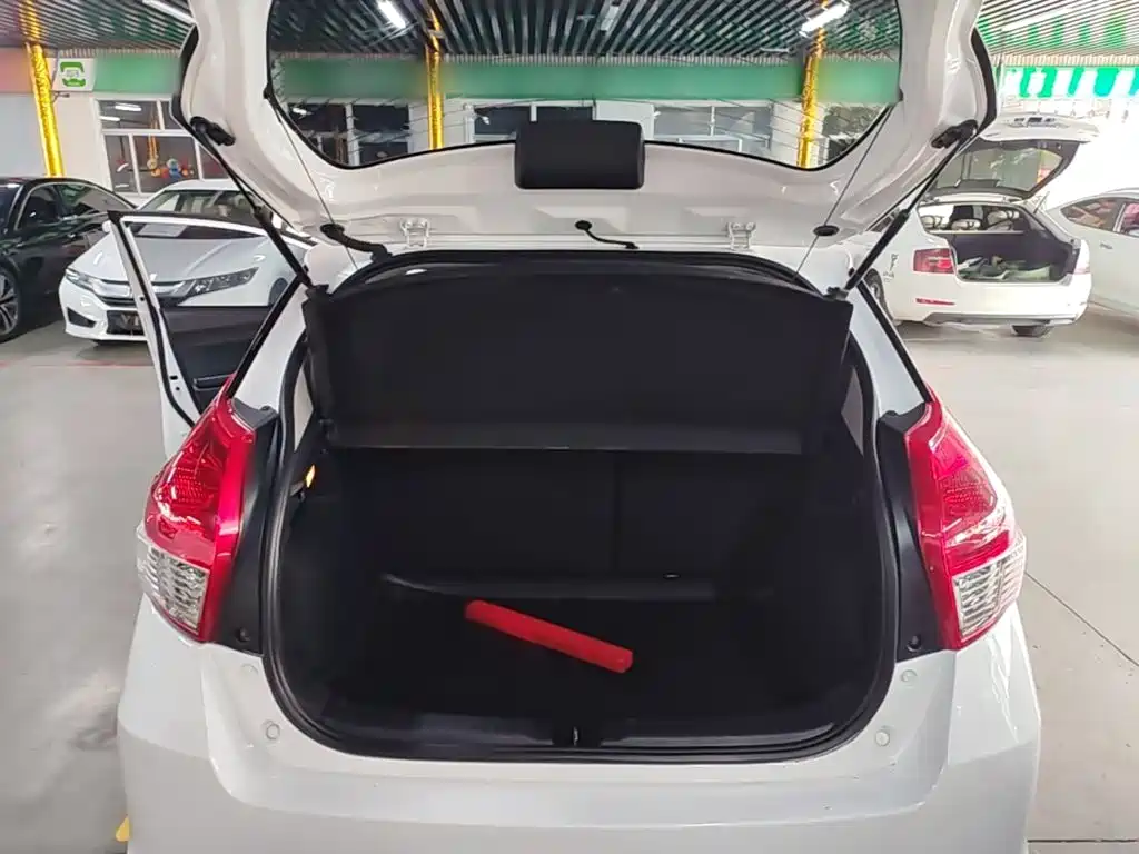 Toyota Yaris L — миниатюра 19