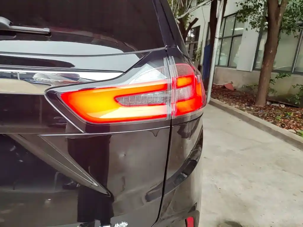 Ford Edge — миниатюра 8