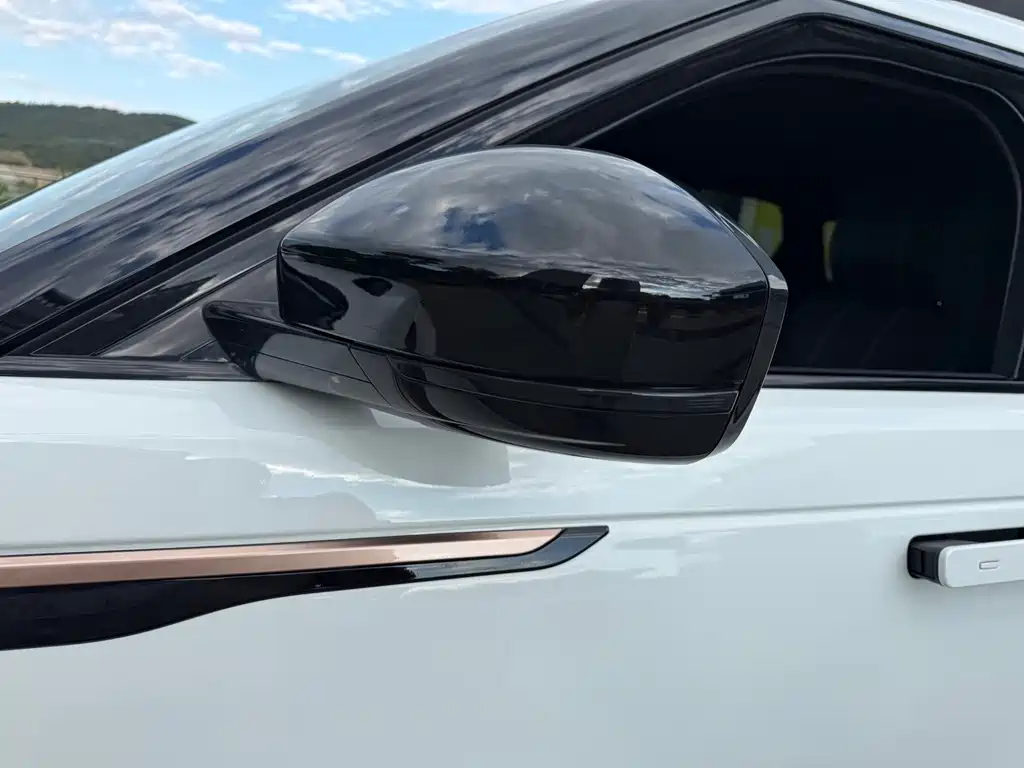 Land Rover Velar — миниатюра 15