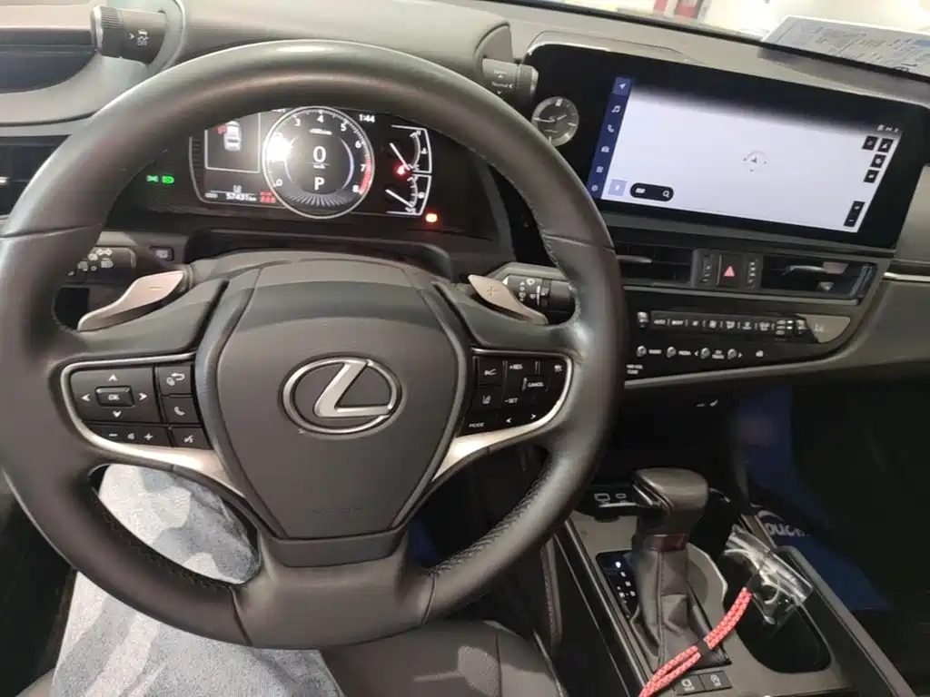 Lexus ES — миниатюра 10
