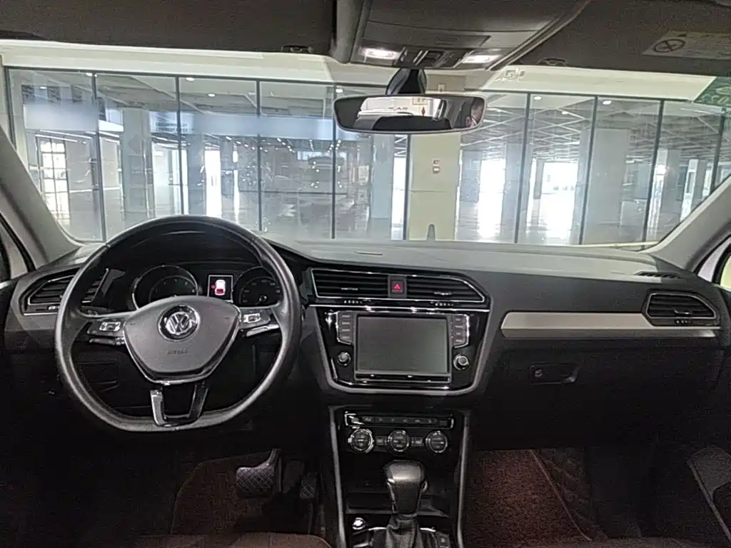 Volkswagen Tiguan L — миниатюра 10