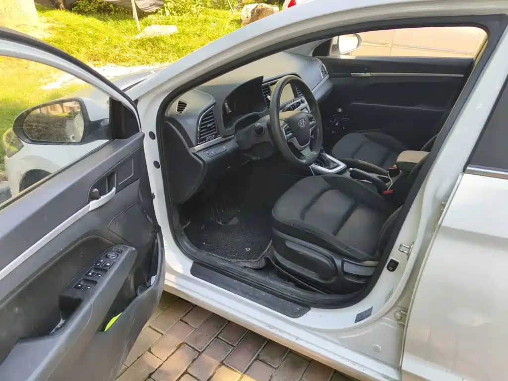 Hyundai Elantra — миниатюра 13