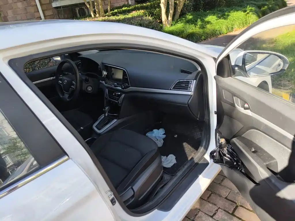 Hyundai Elantra — миниатюра 20