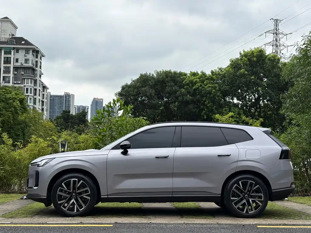 Volvo XC70 PHEV — миниатюра 3