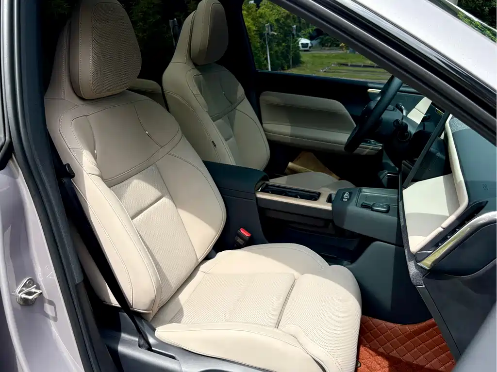 Volvo XC70 PHEV — миниатюра 13