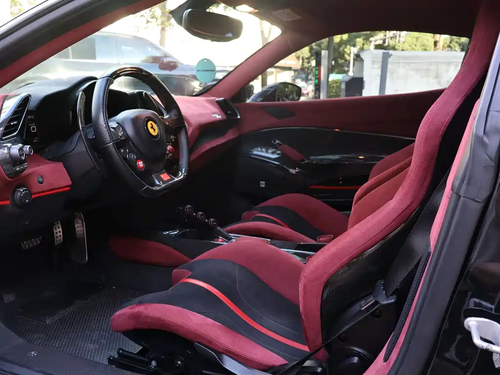 FERRARI 488