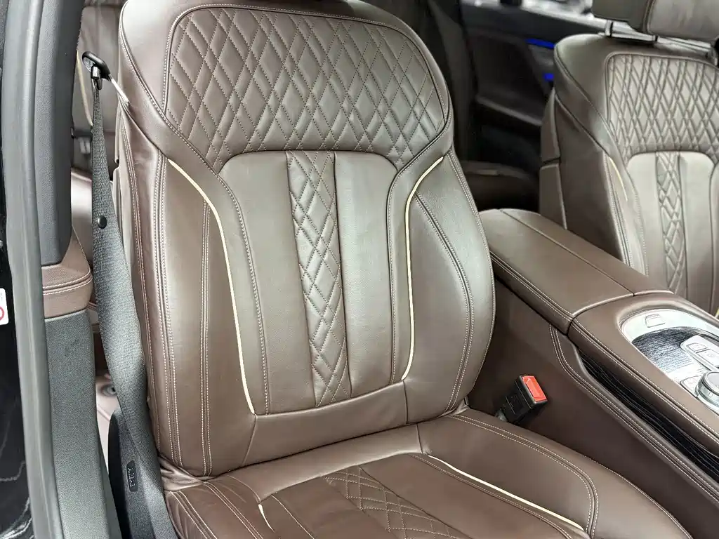 BMW 7 Series — миниатюра 17