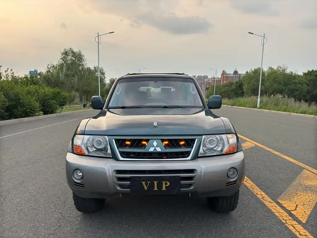 Mitsubishi Pajero — миниатюра 2