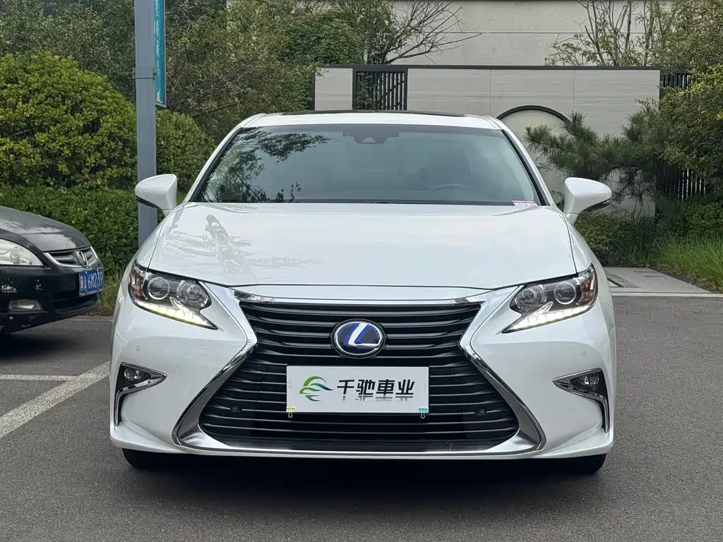 Lexus ES — миниатюра 2