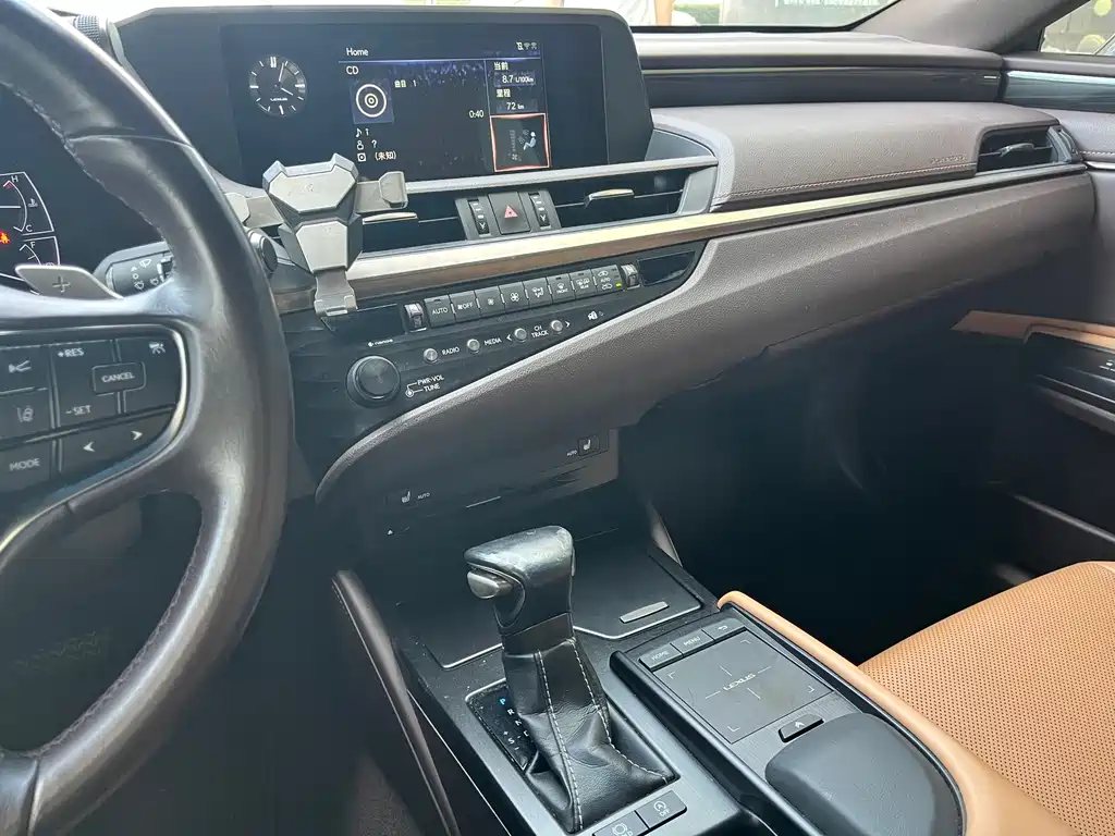 Lexus ES — миниатюра 15