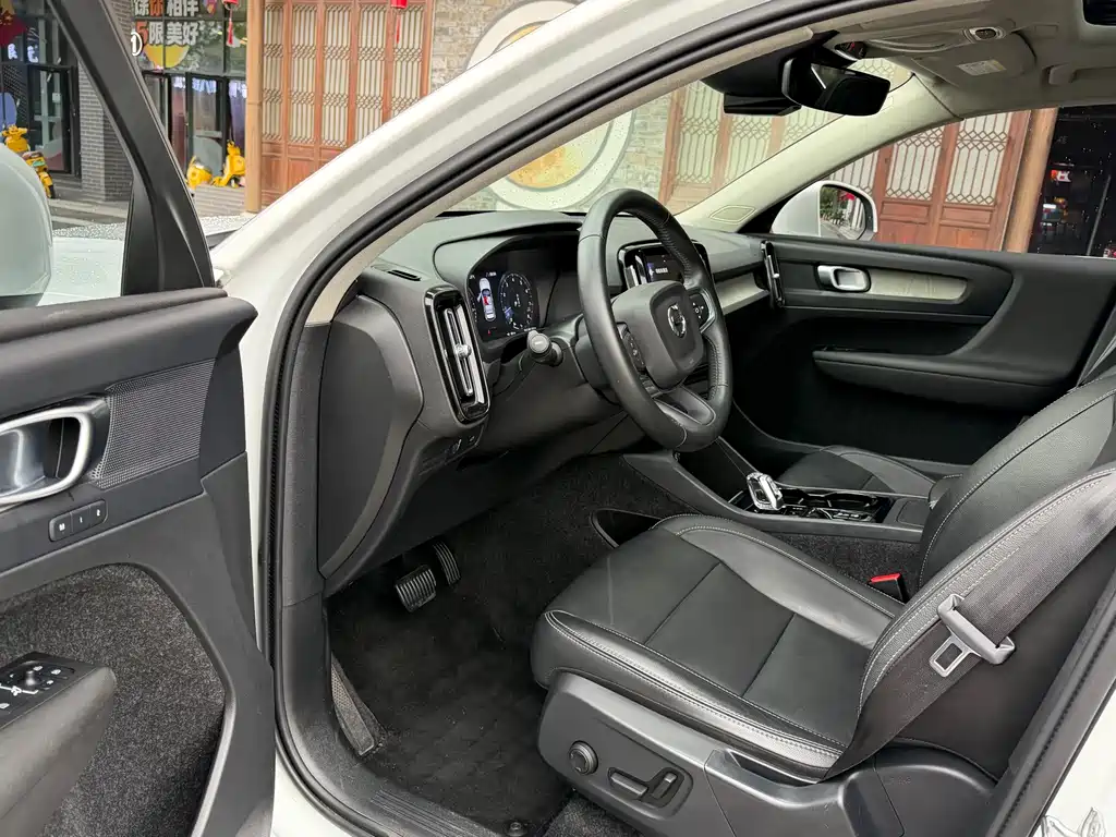 Volvo XC40 — миниатюра 6
