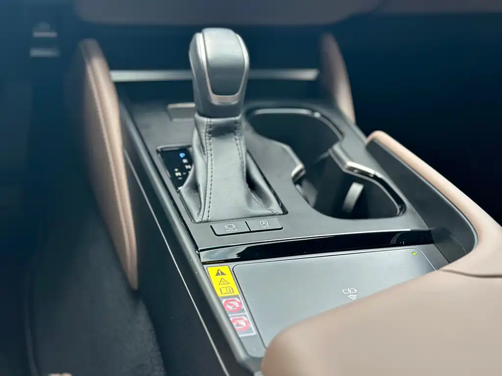 Lexus ES — миниатюра 6
