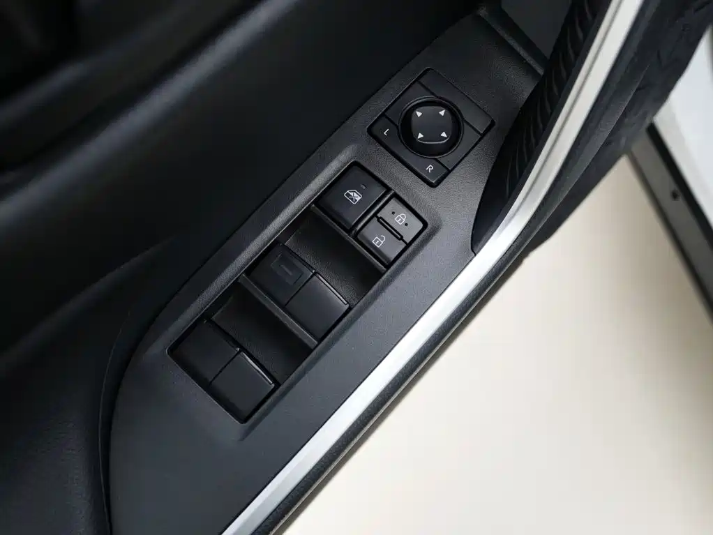 Toyota RAV4 — миниатюра 14