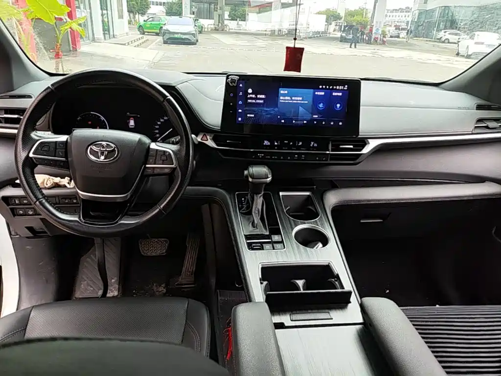 Toyota Sienna — миниатюра 10