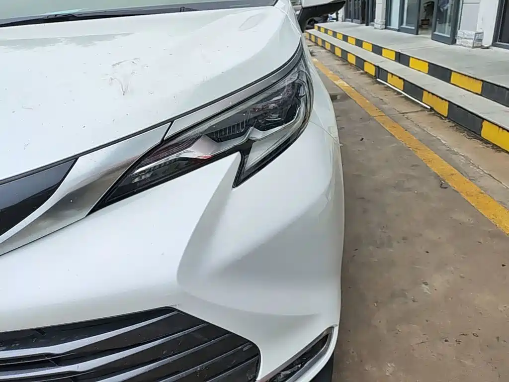 Toyota Sienna — миниатюра 24