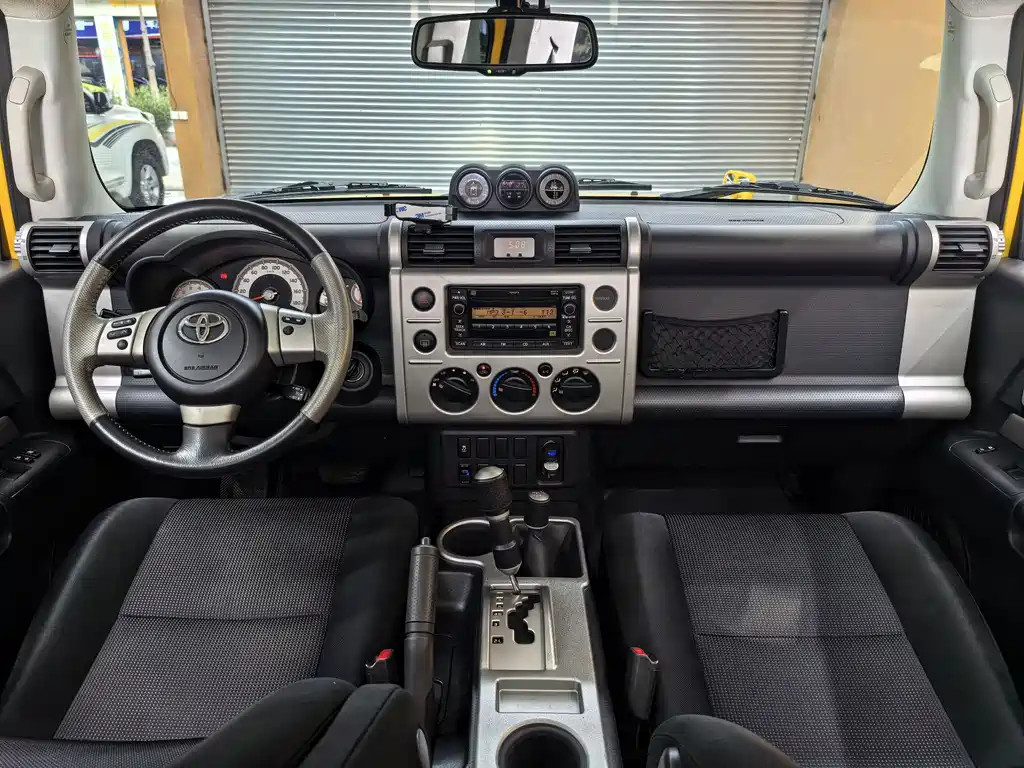Toyota FJ Cruiser — миниатюра 8