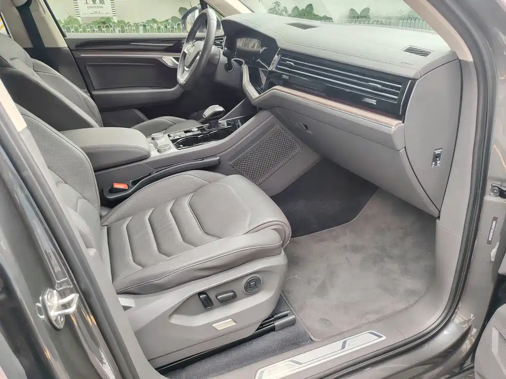 Volkswagen Touareg — миниатюра 18