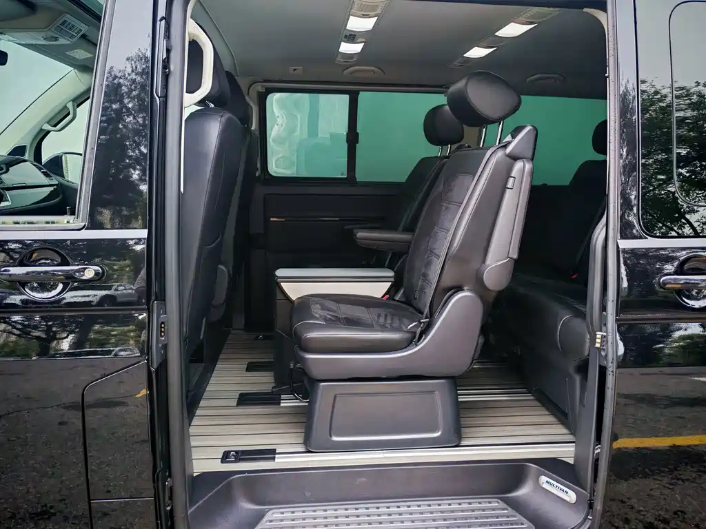 Volkswagen Multivan — миниатюра 8
