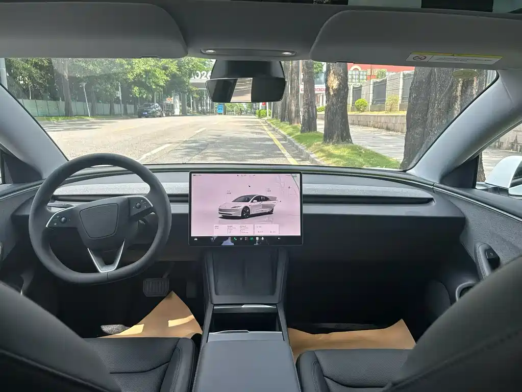 Tesla Model 3 — миниатюра 4