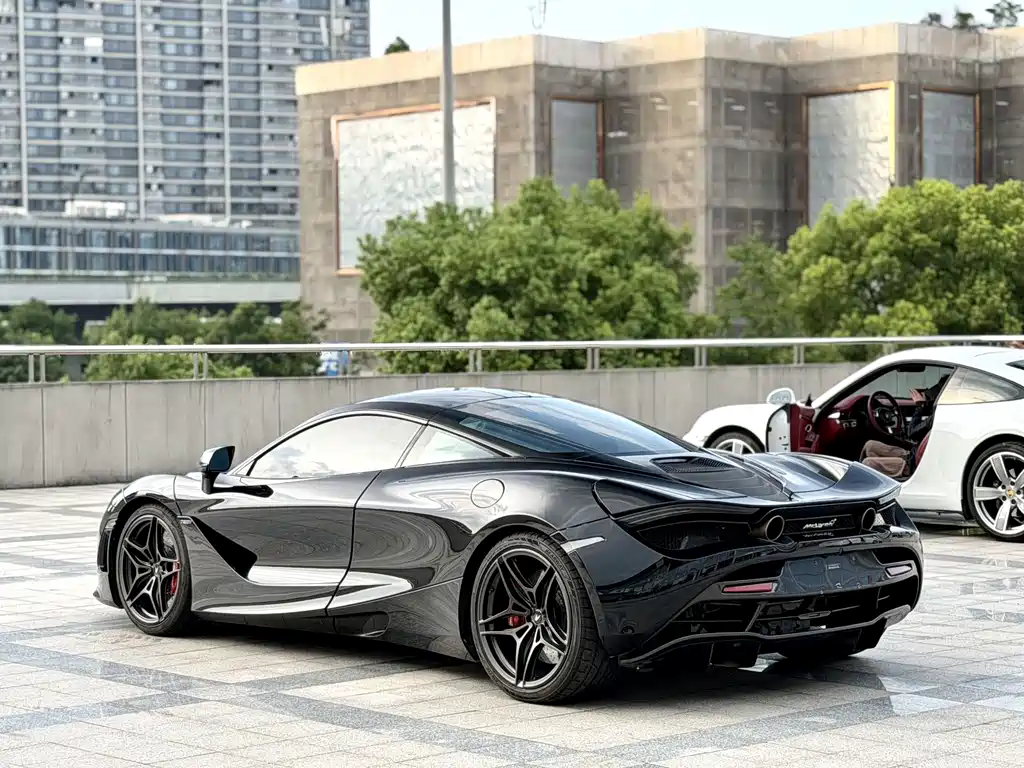 McLaren 720S — миниатюра 13
