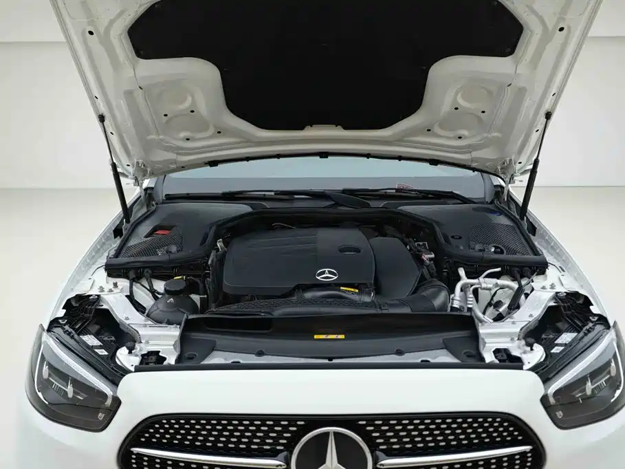 Mercedes-Benz E-Class — миниатюра 6