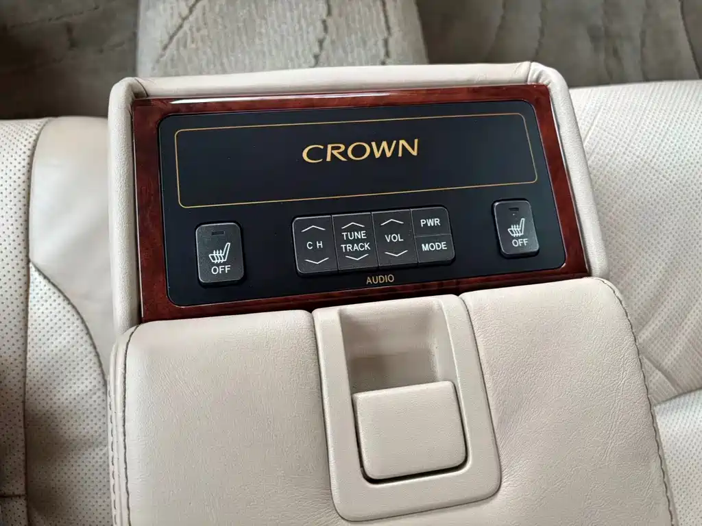 Toyota Crown — миниатюра 14
