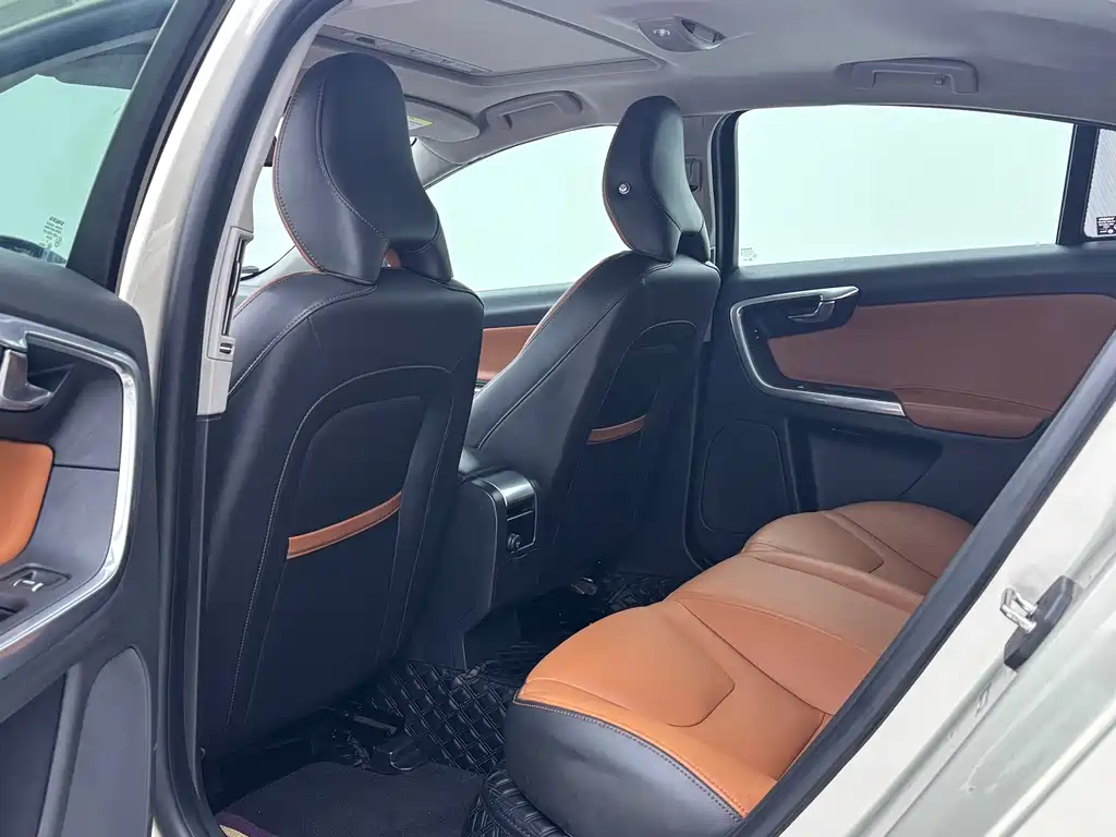Volvo S60 — миниатюра 7